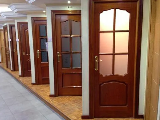 Comercial Marel puerta de madera con cristal 